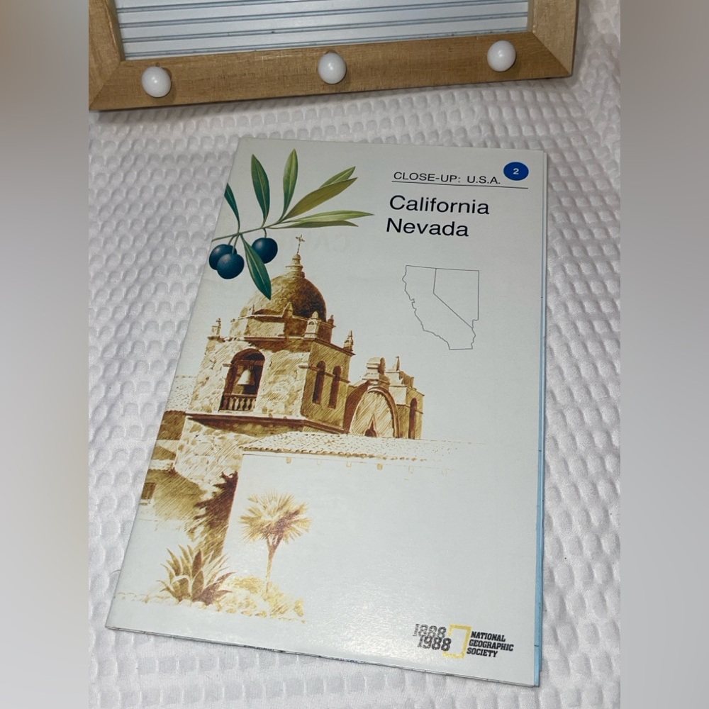 National Geographic Scenic Guide: California Nevada with Blue and Brown Accents